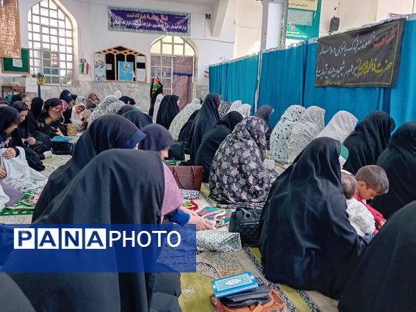 حضور دانش‌آموزان دبیرستان فاطمه الزهرا(س) و کوثر در نماز جمعه