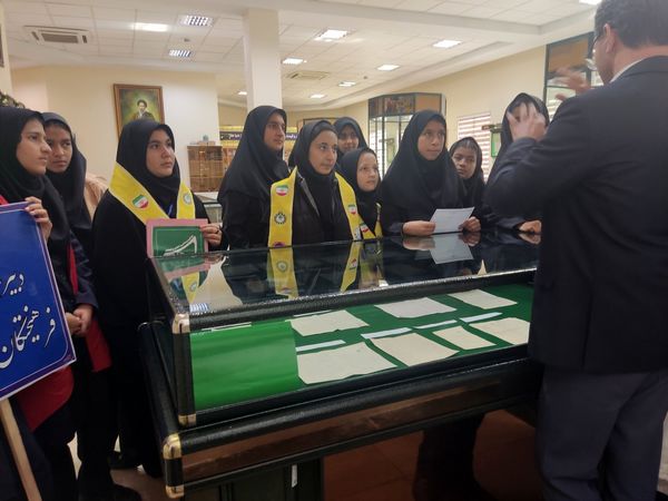 هفته کتاب خوانی در آرامگاه شهید مدرس