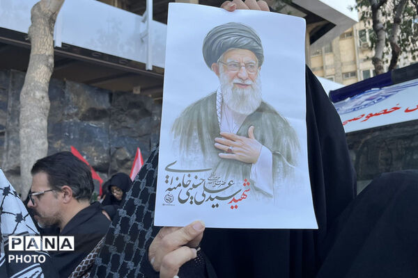 مشهد در سوگ؛ بدرقه باشکوه رهبر شهید انقلاب در جوار بارگاه رضوی