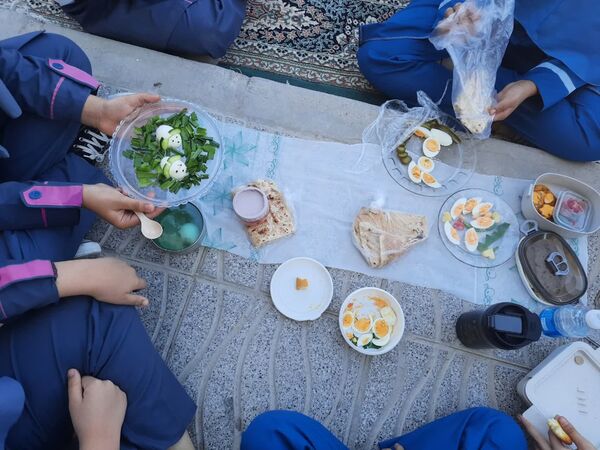 تخم مرغ، قهرمان کوچک سفره‌ها: جشنواره‌ای پرنشاط در دبستان دخترانه ام البنین