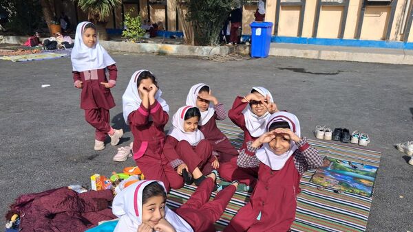 «آش انقلاب» در دبستان استقلال حاجی‌آباد
