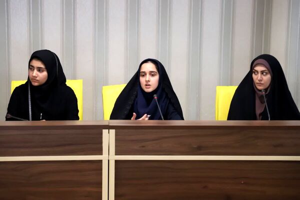 نشست مدیرکل آموزش و پرورش آذربایجان شرقی با نمایندگان مجلس دانش‌آموزی