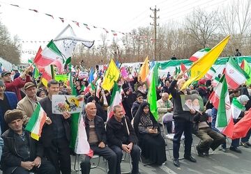 به عشق رهبرمان آمده‌ایم