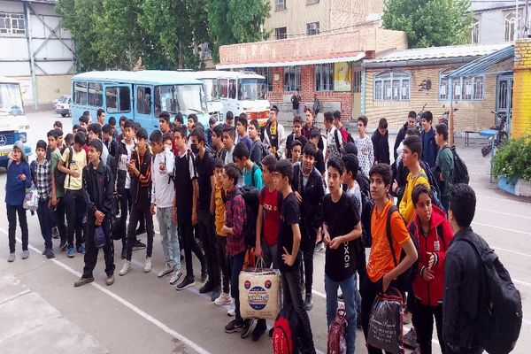 جشن تکلیف پسران پایه هشتم دبیرستان شاهد سردار شهید قاجاریان در نیشابورد