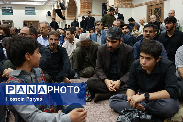 مراسم بزرگداشت شهیدان خدمت در دبیرستان متوسطه دوم امام صادق(ع)