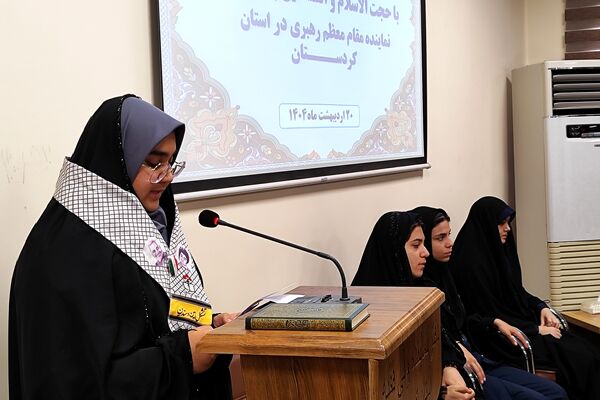 دیدار دختران دانش‌آموز سنندجی با نماینده ولی‌فقیه در کردستان 
