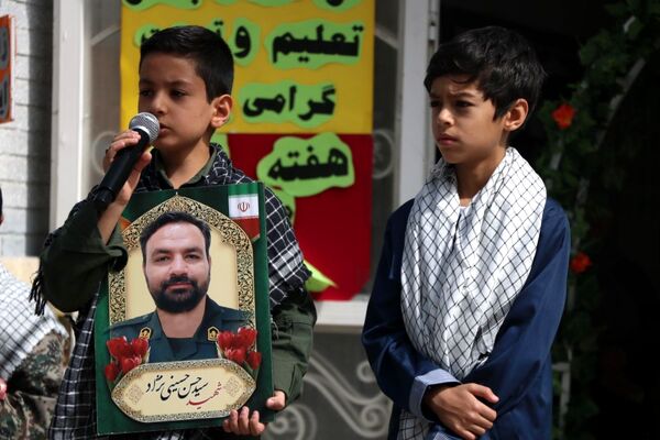 جشن اول مهر و زنگ ایثار در دبستان شهریار