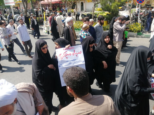 راهپیمایی نمازگزاران جمعه قم در حمایت از عملیات وعده صادق و طرح نور
