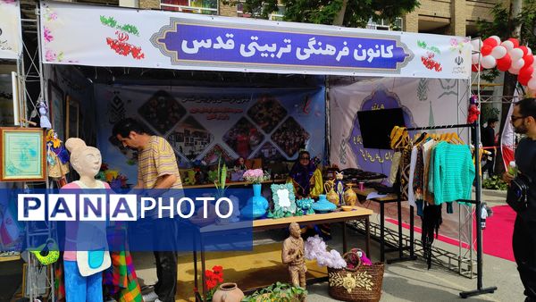 سومین نمایشگاه توانمندی‌های هنرجویان هنرستان منطقه ۲