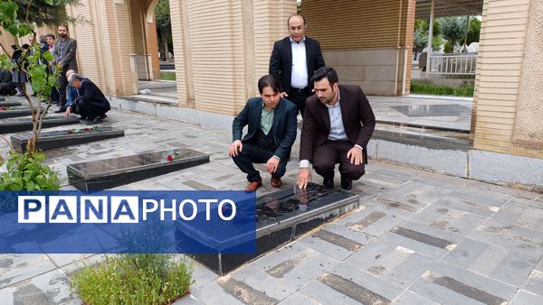 تجدید پیمان با شهدا به مناسبت هفته گرامیداشت مقام معلم