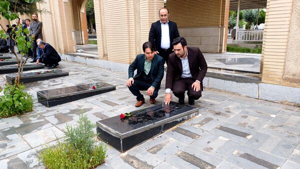 تجدید پیمان با شهدا به مناسبت هفته گرامیداشت مقام معلم