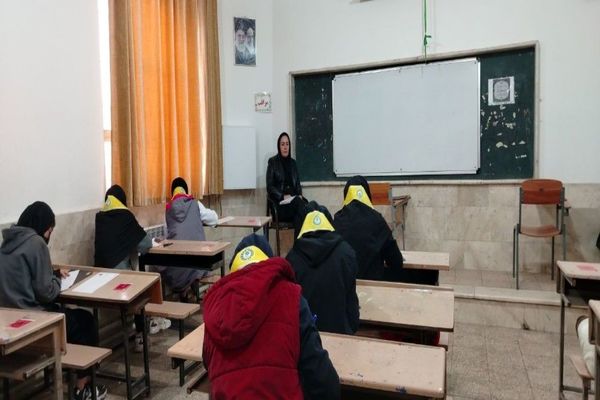  امتحانات ترم اول در دبیرستان دهنوی