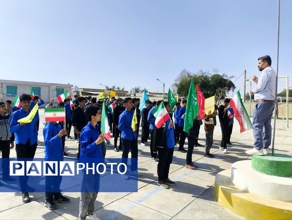 مدارس سندرک یکپارچه در شور انقلابی؛ زنگ انقلاب به صدا درآمد