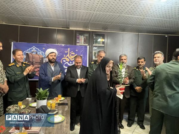 مدرسه‌ای که در هفته معلم رنگ افتخار گرفت