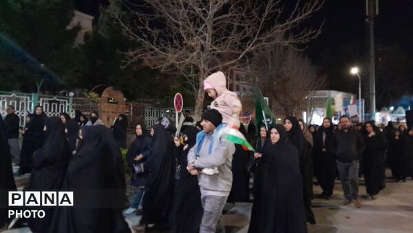 اجتماع خانوادگی فرهنگیان نیشابور در خیابان امام خمینی 