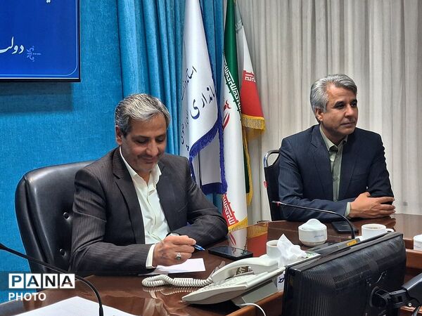 دیدار دختران تشکل های دانش آموزی و کار گروه دائمی دختران با فرماندار کاشمر 