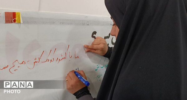 افتتاح نمایشگاه شهدای جنگ رمضان در روستای مومن آباد قم