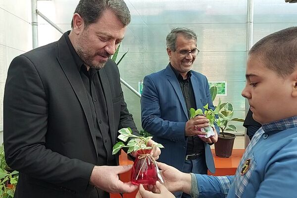 افتتاح گلخانه «باغ سلیمی» در دبستان شهید سلیمی جهرمی کهریزک 