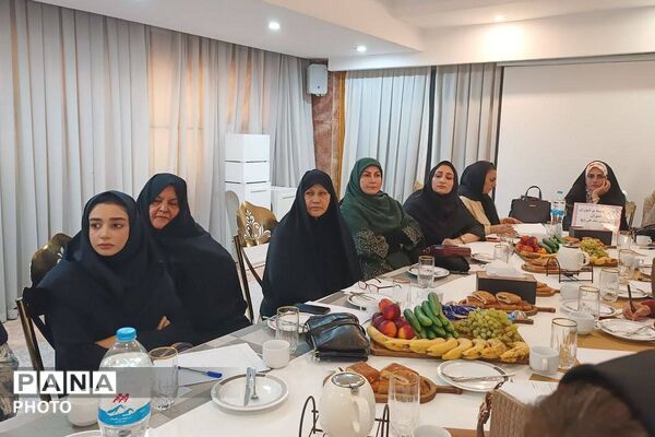 نخستین شورای دبیران و هنرآموزان هنرستان امام علی(ع) 