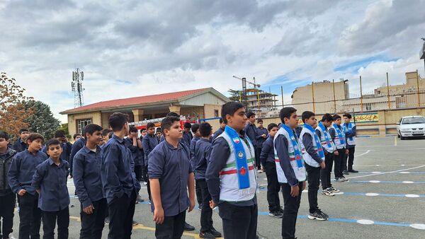 بیست‌وششمین مانور سراسری زلزله و ایمنی در دبیرستان شهید مطهری ناحیه یک کرج