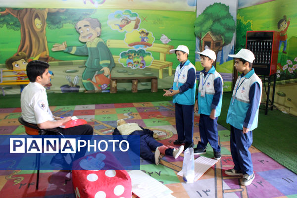 رقابت گروه‌های منتخب مدارس پسرانه استان قم در نخستین جشنواره سفیران سلامت 