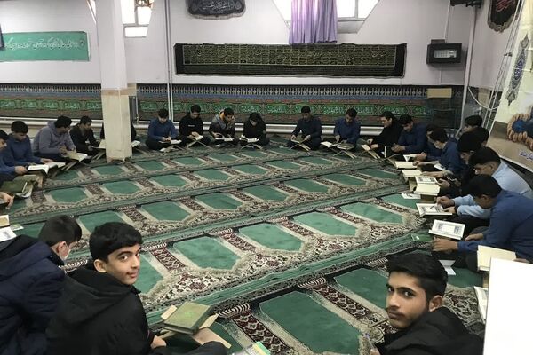 برگزاری محفل انس با قرآن به مناسبت ماه مبارک رمضان در مدارس ناحیه دو شهرری 