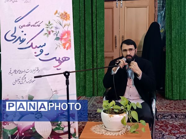 اعتکاف دانش‌آموزی در گناباد