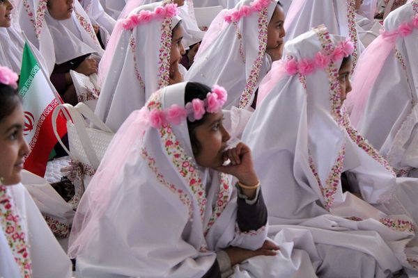 جشن تکلیف دانش‌آموزان دختر شهرستان بن 