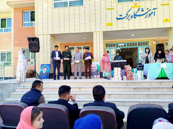 تقدیر از دانش‌آموزان آموزشگاه برکت شهرک مامور