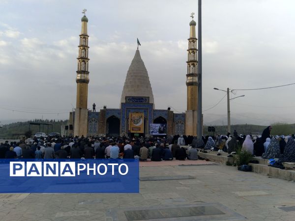نماز عید بندگی، در جوار امامزاده سید صلاح الدین محمد اقامه شد
