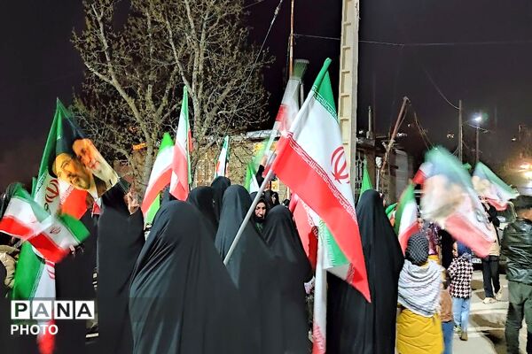 در کنار هم ایستاده ایم-۲