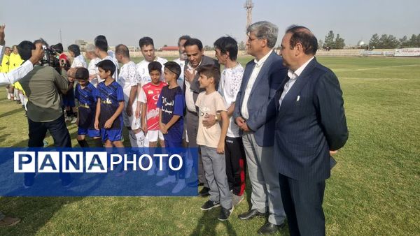 دیدار دوستانه پیشکسوتان تیم‌های ملی پرسپولیس و استقلال تهران با پیشکسوتان فوتبال گناباد و بجستان