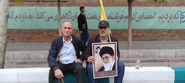 حضور مدیر آموزش و پرورش منطقه ۱۳ در راهپیمایی روز دانش‌آموز 