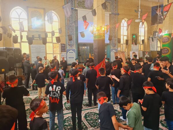 تجدید بیعت دانش‌آموزان ابهری با آرمان‌های عاشورا در سوگواره «احلی من العسل»