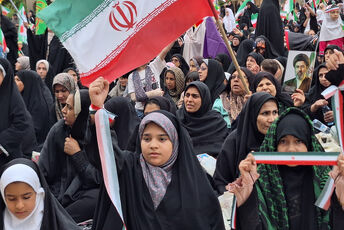 زمزمه میثاق فاطمی در روز دختر