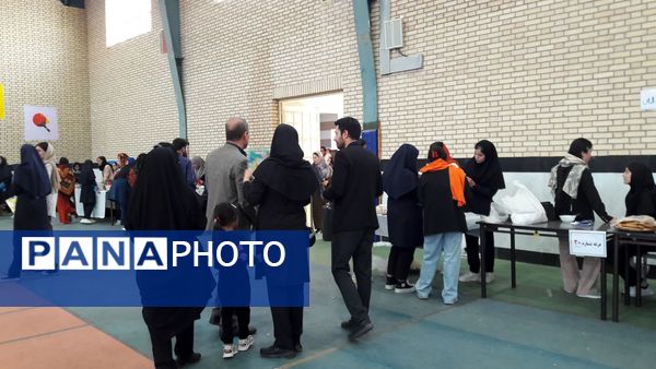 برپایی بازارچه مدرسه‌ای در مجتمع عشایری امید انقلاب