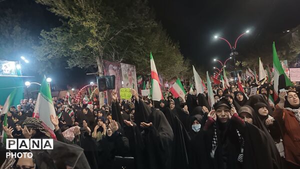 سی و دو شب مقابله؛ جمعیت پرشور تر از هر شب