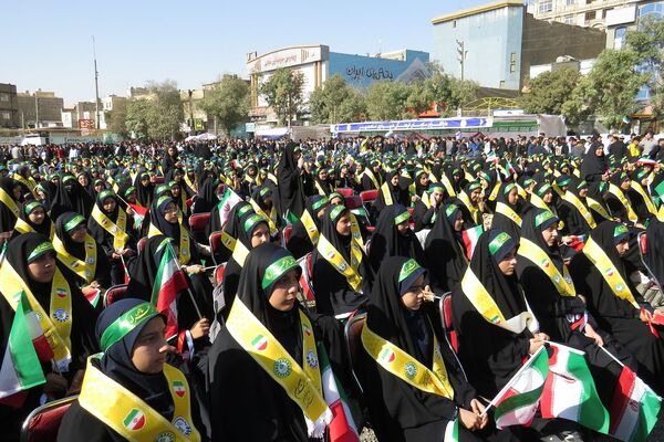 تجلی اتحاد دانش‌آموزان اسلامشهر در ۱۳ آبان