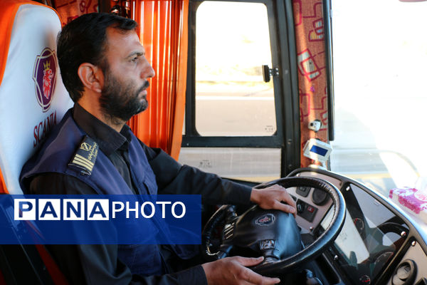 جلوه‌هایی از حضور نوجوانان در مراسم سالگرد ارتحال امام خمینی(ره)