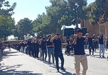 مراسم عزاداری و زنجیر زنی به مناسبت شهادت امام حسن عسکری«ع» 