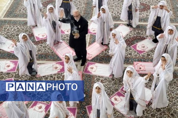 جشن تکلیف  دانش‌آموزان دبستان شهدای همت‌آباد در مشهد