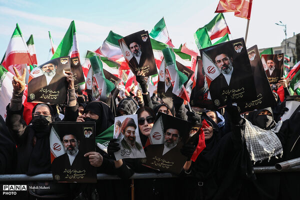 مراسم بیعت با سومین رهبر انقلاب در تهران - 2