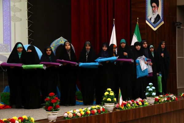 آیین تقدیر از برگزیدگان چهل و دومین دوره مسابقات دانش‌آموزی قرآن، عترت و نماز استان قم