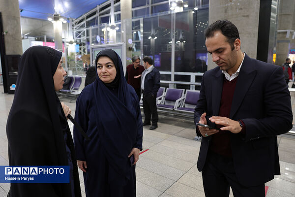 بازگشت طلایی‌پوشان بلندقامت دانش‌آموز ایران با کاپ قهرمانی