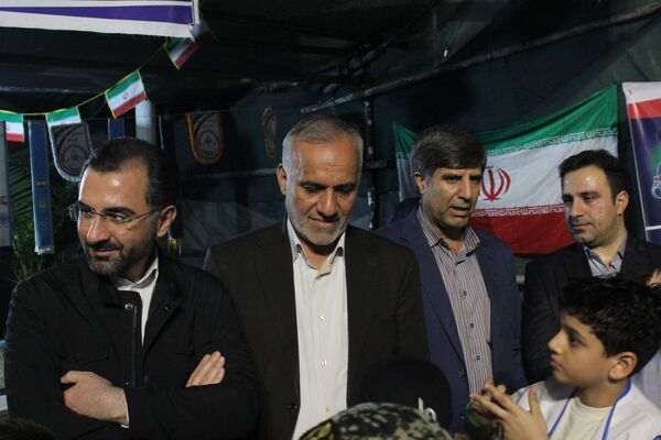 بازدید قائم‌مقام سازمان دانش‌آموزی از غرفه نوجوان مبارز و شهدای دانش‌آموز ورامین