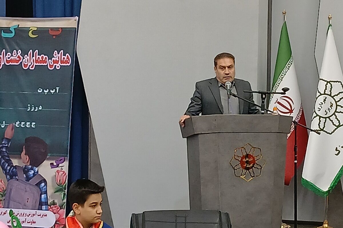 همایش معماران خشت اول در کهریزک؛ بزرگداشت معلمان پایه اول ابتدایی