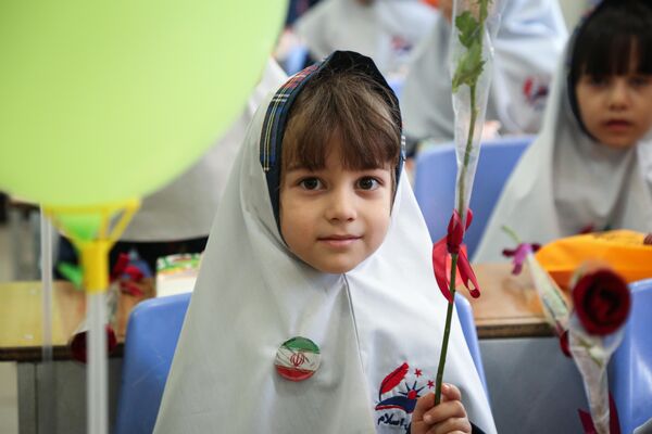 جشن شکوفه‌ها در مدرسه ندای اسلام اصفهان
