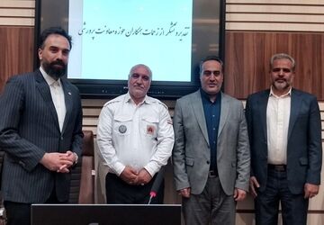آیین تجلیل از معاونین پرورشی مقطع متوسطه ناحیه دو شهرری 