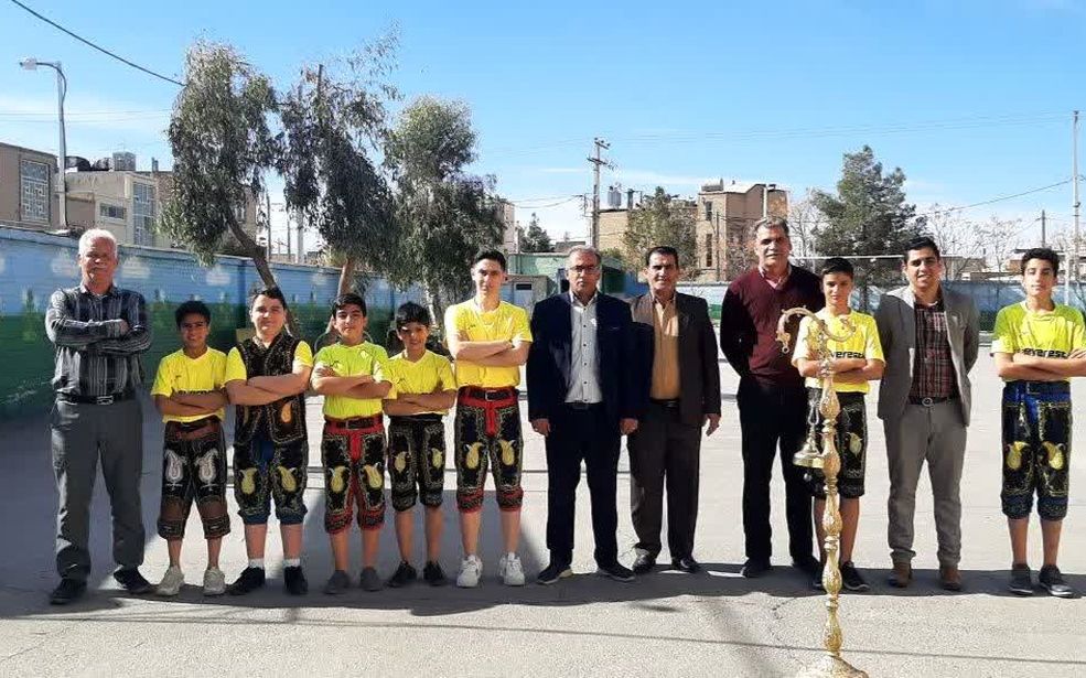 پهلوانان زورخانه سیدالشهدا میهمان دبستان حضرت قاسم شدند