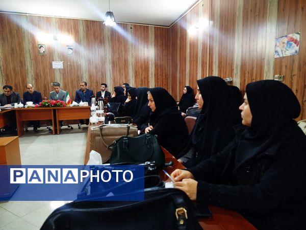 جلسه برنامه‌ریزی برگزاری راهپیمایی یوم‌الله ۲۲ بهمن با حضور مدیران مدارس شهرستان فاروج